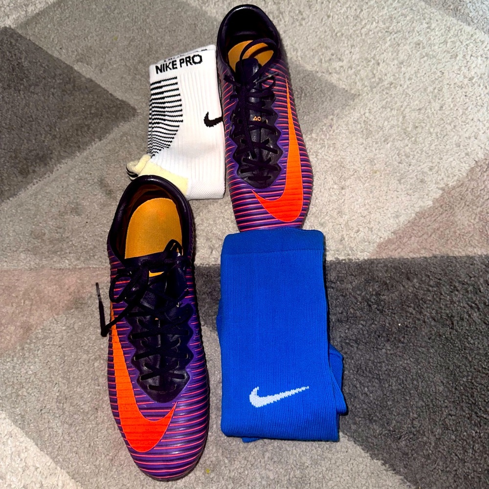Nike mercurial soccer cleats,Nike non slip socks size sml,Nike leg sleeve sm/md.
